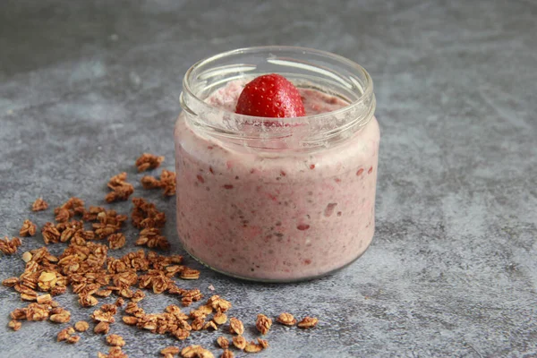 Vegan Overnight Oats Strawberry Coconut Milk Overnight Oat Porridge Jar — Stock Photo, Image