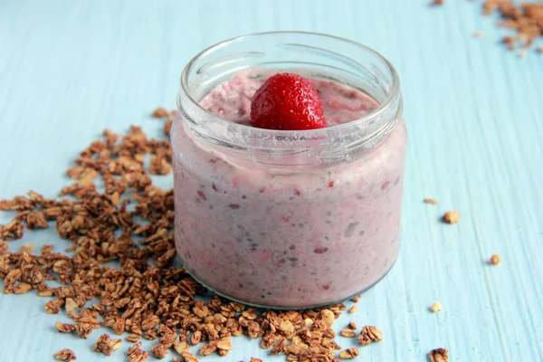 Vegan Overnight Oats Strawberry Coconut Milk Overnight Oat Porridge Jar — стоковое фото