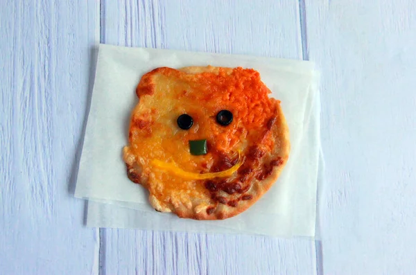 Kids Pizza Shape Bear Olives Vegetables Food Children Party Kid — Fotografie, imagine de stoc