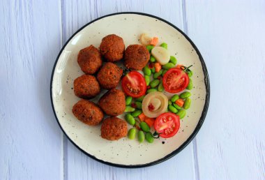 Sebzeli vejetaryen soya köftesi. Farklı sebze ve soya fasulyeli pirzola..