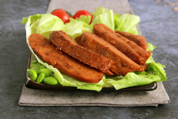 Vegan Seitan Strips Plate Fresh Vegetables Salad Leaves Fried Seitan — 스톡 사진