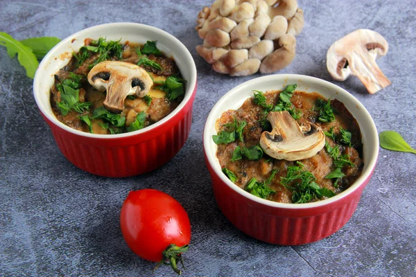 Vegan Mushroom Julienne Ceramic Cocottes Hot Vegan Appetizer Made Different — Stock Photo, Image