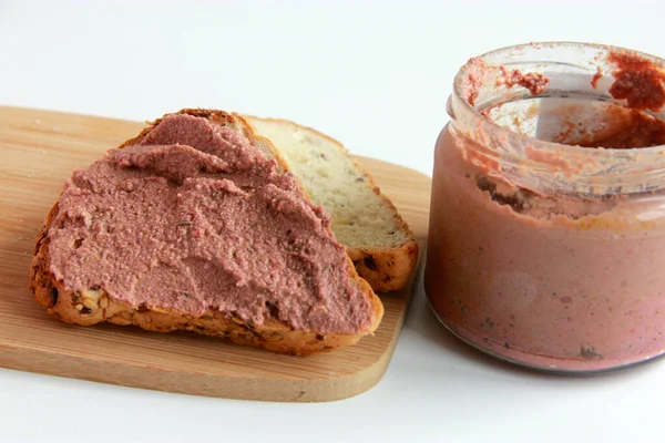 Sahte gras - mantar ve pancardan yapılmış vejetaryen ezmesi. Vejetaryen aperatifi ve mason kavanozuna sos..