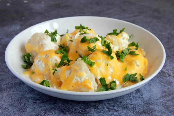 Baked Cauliflower Cheddar Cheese Sauce Delicious Vegetarian Meal Sauted Cauliflower — Fotografia de Stock