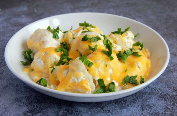 Baked Cauliflower Cheddar Cheese Sauce Delicious Vegetarian Meal Sauted Cauliflower — Fotografia de Stock