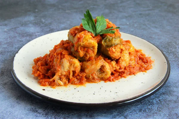 Traditional Ukrainian Holubtsi Minced Meat Rice Tomato Sauce Carrots Ukrainian — Stock Photo, Image