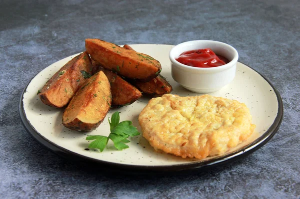 Fry Turkey Chops Plate Vegetables Fried Chicken Slices Egg Side — Stockfoto