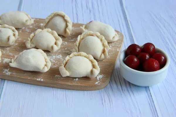 Ready Cook Ukrainian Varenyky Cherry Filling Raw Dumplings Cherries Wooden — Stockfoto