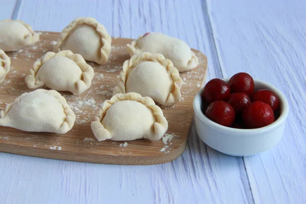 Ready Cook Ukrainian Varenyky Cherry Filling Raw Dumplings Cherries Wooden — Fotografie, imagine de stoc