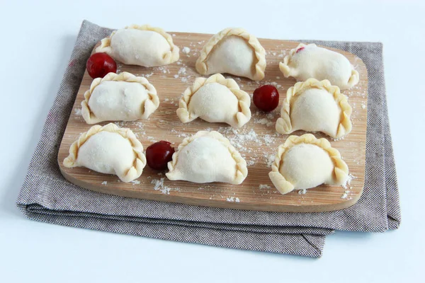 Ready Cook Ukrainian Varenyky Cherry Filling Raw Dumplings Cherries Wooden —  Fotos de Stock