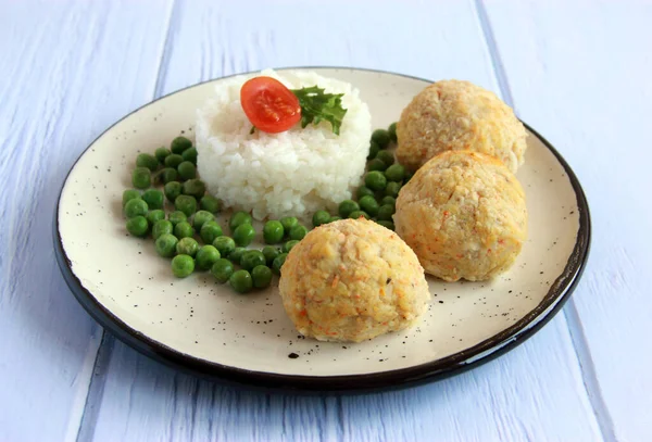 Healthy Meal Steamed Fish Cutlets Vegetable Salad Delicious White Fish — Fotografie, imagine de stoc