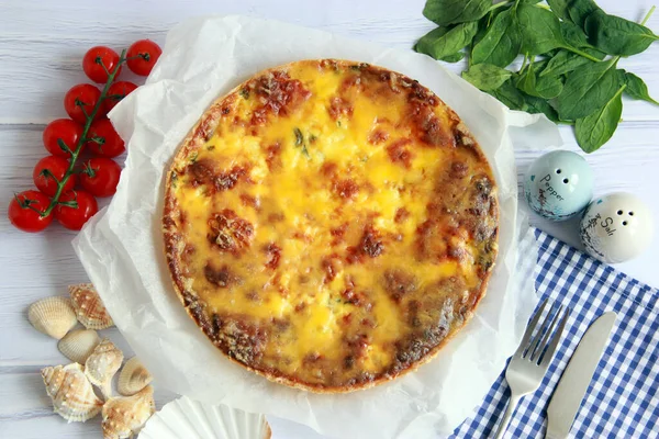 Quiche Francés Con Relleno Salmón Espinaca Pastel Salado Con Gambas —  Fotos de Stock