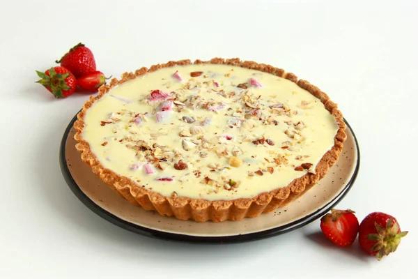 Erdbeerkuchen Hausgemachte Französische Torte Mit Weißer Schokoladenganache Erdbeer Nuss Füllung — Stockfoto