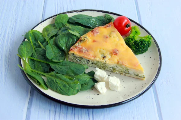 French Quiche Broccoli Spinach Feta Cheese Delicious Savoury Pie Plate — Stockfoto