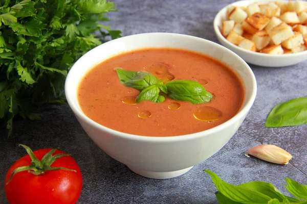 Homemade Gazpacho Soup White Bowl Cold Spanish Tomato Soup Croutons — Fotografie, imagine de stoc