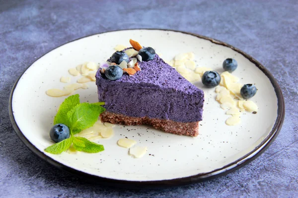 Vegan Blueberry Cheesecake Plate Fresh Berries Mint Almond Flakes Delicious — 스톡 사진