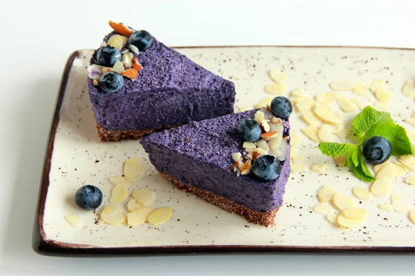 Vegan Blueberry Cheesecake Plate Fresh Berries Mint Almond Flakes Delicious — Fotografie, imagine de stoc