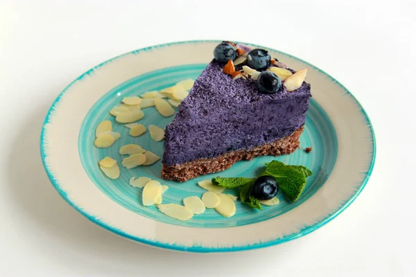 Vegan Blueberry Cheesecake Plate Fresh Berries Mint Almond Flakes Delicious — Fotografie, imagine de stoc