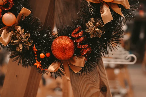 Ghirlanda Natale Sulla Decorazione Vetrina Vacanze Foto Alta Qualità — Foto Stock
