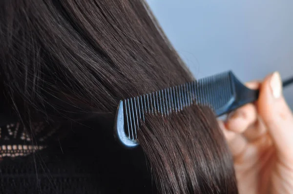 Peigner Les Cheveux Avec Une Brosse Cheveux Macro Vue Copier — Photo