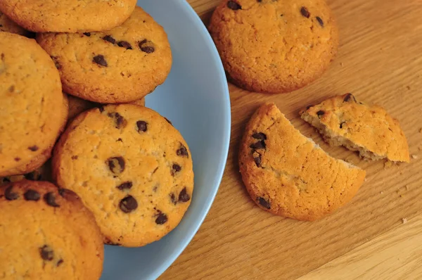 Biscoitos Crocantes Doces Com Chocolate Escuro Para Espaço Cópia Chá — Fotografia de Stock