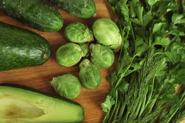 Düşük kalorili salata için yeşil vitamin sebzeleri. Yüksek kalite fotoğraf