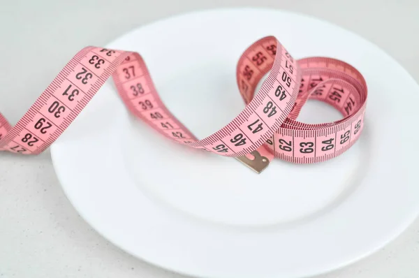 Pink Tape Measure Green Vegetables Diet Concept High Quality Photo — Stock Photo, Image