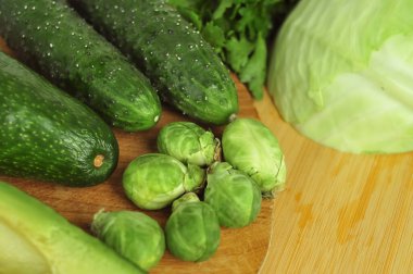 Düşük kalorili salata için yeşil vitamin sebzeleri 