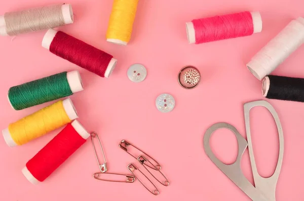 Equipment Sewing Pink Background Copy Space High Quality Photo — Stock Photo, Image