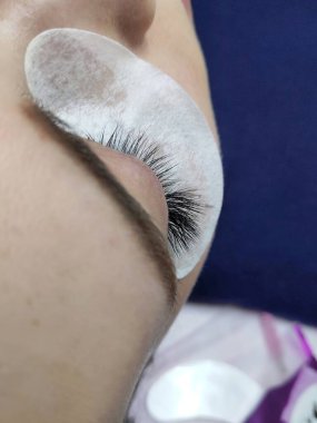 Güzellik salonu makro gözünde kırbaç uzantıları. Yüksek kalite fotoğraf