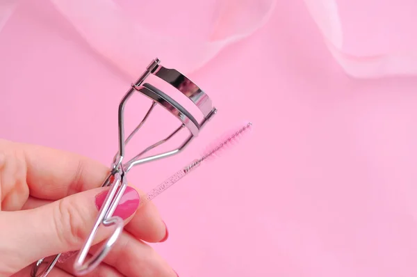 Steel Curler Eyelashes Pink Background High Quality Photo — Stock Photo, Image