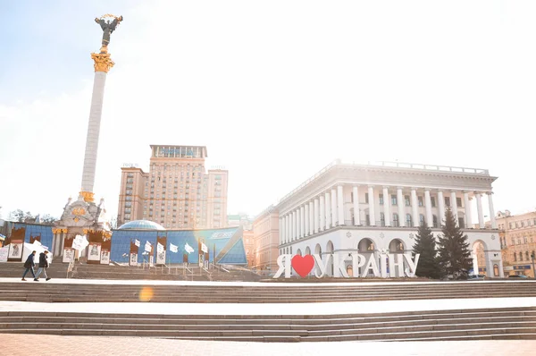 Украина Февраля 2022 Года Большая Надпись Площади Независимости Переведенная Украинского — стоковое фото