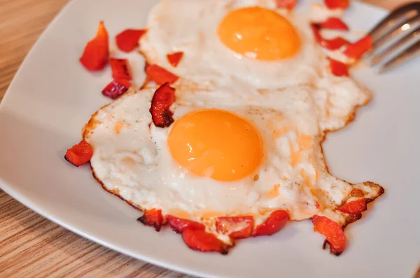 Deux Œufs Frits Sur Une Poêle Avec Petit Déjeuner Poivron — Photo