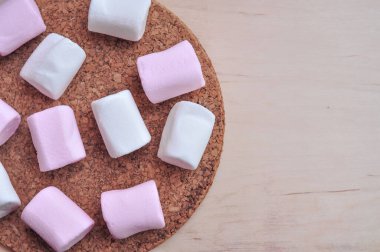 Çay ve kahve molası için pembe ve beyaz şekerleme yakın çekim. Yüksek kalite fotoğraf