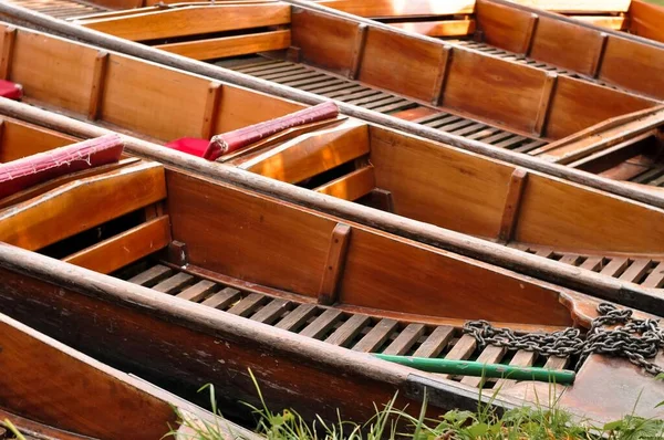 Barcos Madeira Para Vários Turistas Para Passeios Rio Água — Fotografia de Stock