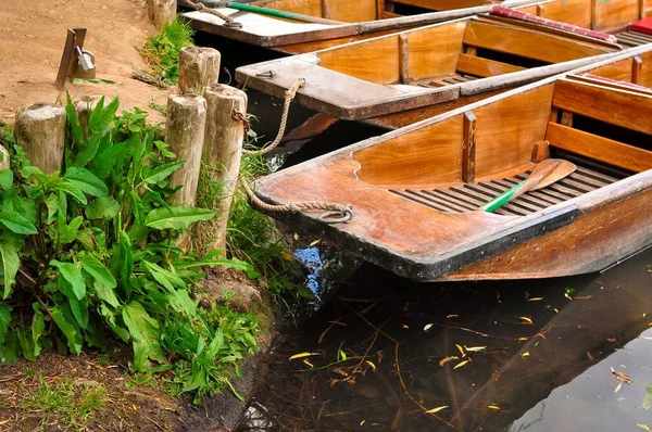 Barcos Madeira Para Vários Turistas Para Passeios Rio Água — Fotografia de Stock