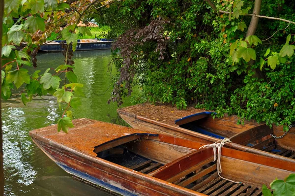 Wooden Boats Several Tourists River Walks Water — Fotografia de Stock
