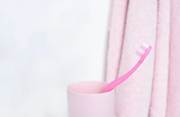 Escova Dentes Rosa Para Limpeza Diária Rotina Matinal Acessórios Banheiro — Fotografia de Stock