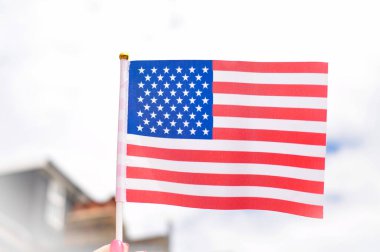 Ulusal Amerikan bayrağını kapatın ve yıldızların kırmızı ve mavi renklerini