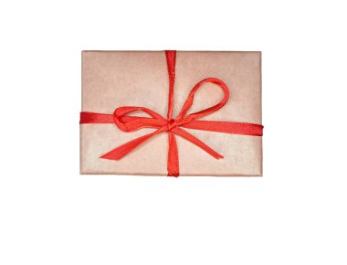 Noel için kırmızı çizgili hediye kutusu, beyaz arka planda yeni yıl hediyeleri. Yüksek kalite fotoğraf