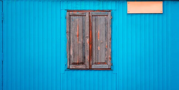 Oude gesloten venster — Stockfoto