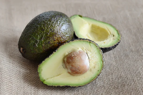 Avocado en een brood van brood — Stockfoto