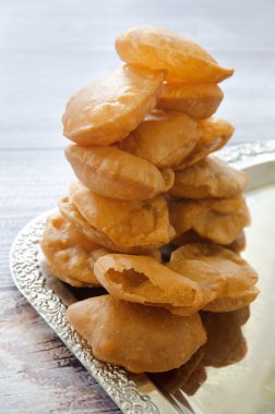 Pooris