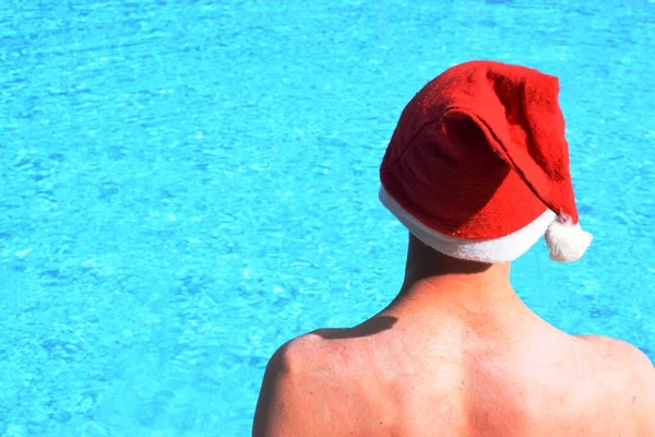 Muž Klobouku Santa Clause Bazénu Koncept Novoroční Vánoční Dovolené Teplých — Stock fotografie
