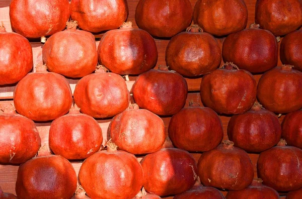 Kırmızı olgun narların arkaplanı