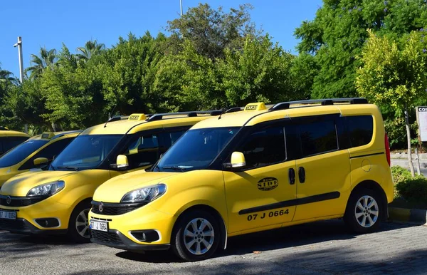 Side, Turkey - 10 Ekim 2021: Taraf 'ın merkezinde Taksi