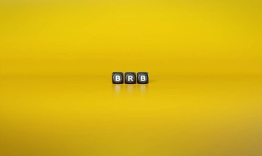 BRB kısaltması ya da Düz sarı arkaplana karşı koyu ahşap bloklar üzerinde beyaz metinlerle yazılıyor