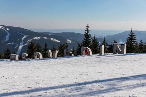 Medvedin Houten Letters Top Van Het Skigebied Medvedin Berg Krkonose — Stockfoto