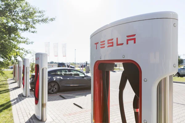 Statka Republika Czeska Lipiec 2022 Stacja Tesla Ładowarka Samochodów Elektrycznych — Zdjęcie stockowe