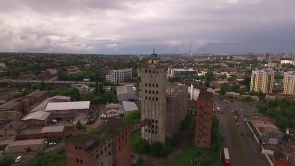Recipientes de armazenagem abandonados para cereais. Kharkov. — Vídeo de Stock